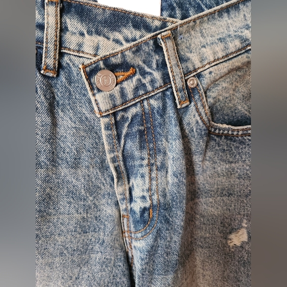 Revice Ladies Button-Fly High-waisted Jeans.  Size 25. - Picture 3 of 6